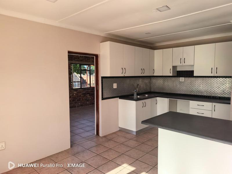 To Let 2 Bedroom Property for Rent in Heiderand Western Cape